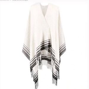 UNIQLO Fringe 2 Way Stole Wrap Poncho Scarf Wrap Sweater Cape
